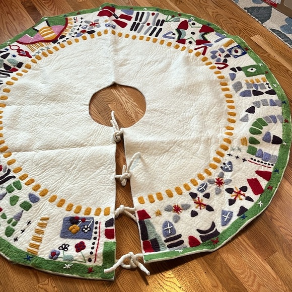 Anthropologie-Folk Tree Skirt NWT - Picture 14 of 16